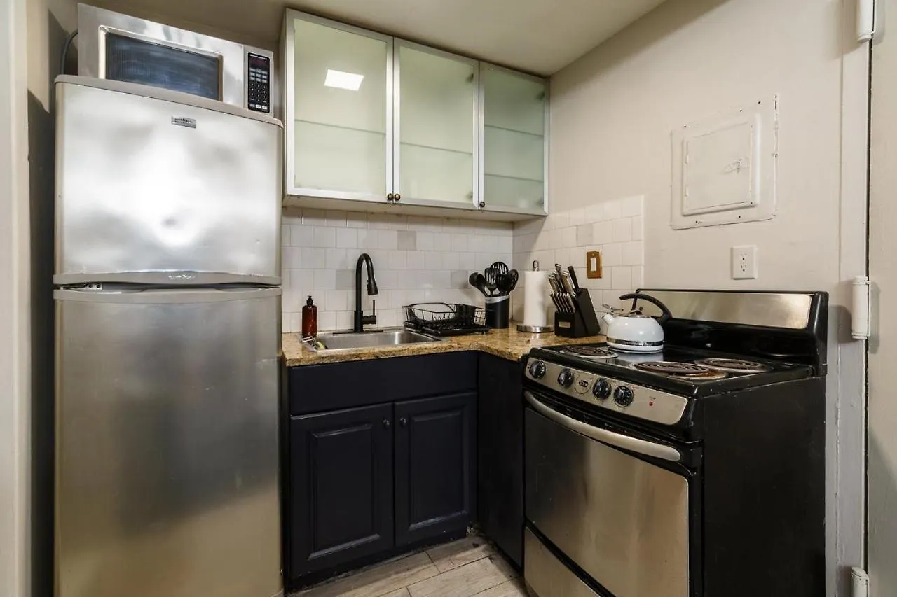 Apartment 332: Hells Kitchen New York USA
